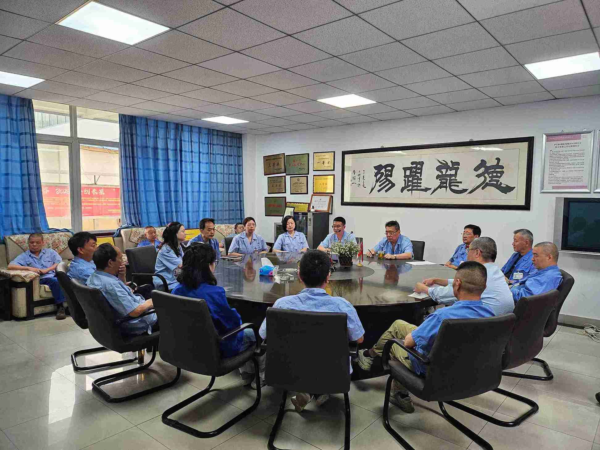  During the high-quality regular meeting on Friday, we are simultaneously sending continuous lead extruders to foreign clients!