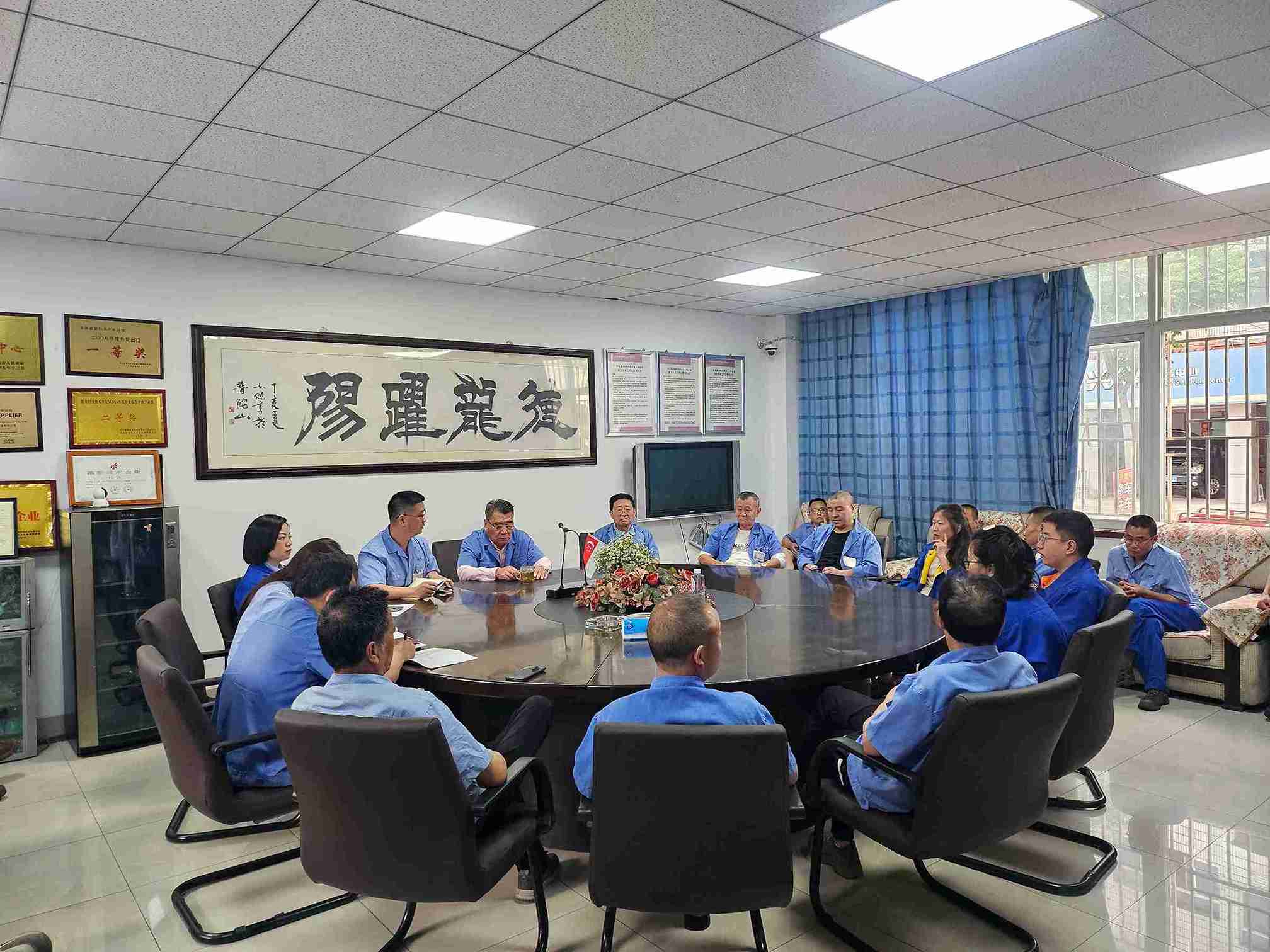 Carefully conduct meetings, arrange production, focus on both quality and progress, and ensure high-quality delivery! 