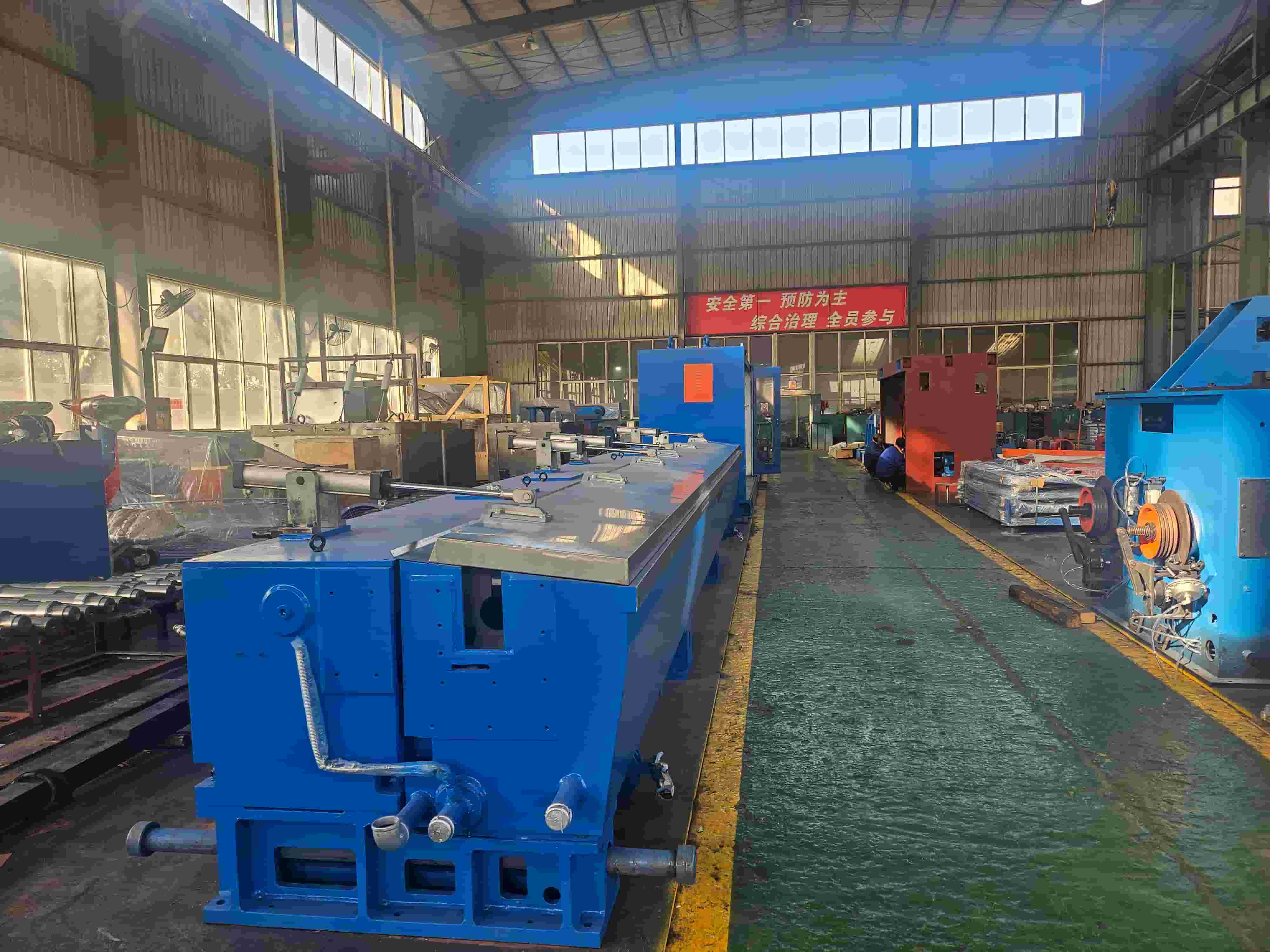 After the assembly of several copper rod drawing machines is completed and they pass the CE certification, they will be shipped abroad.