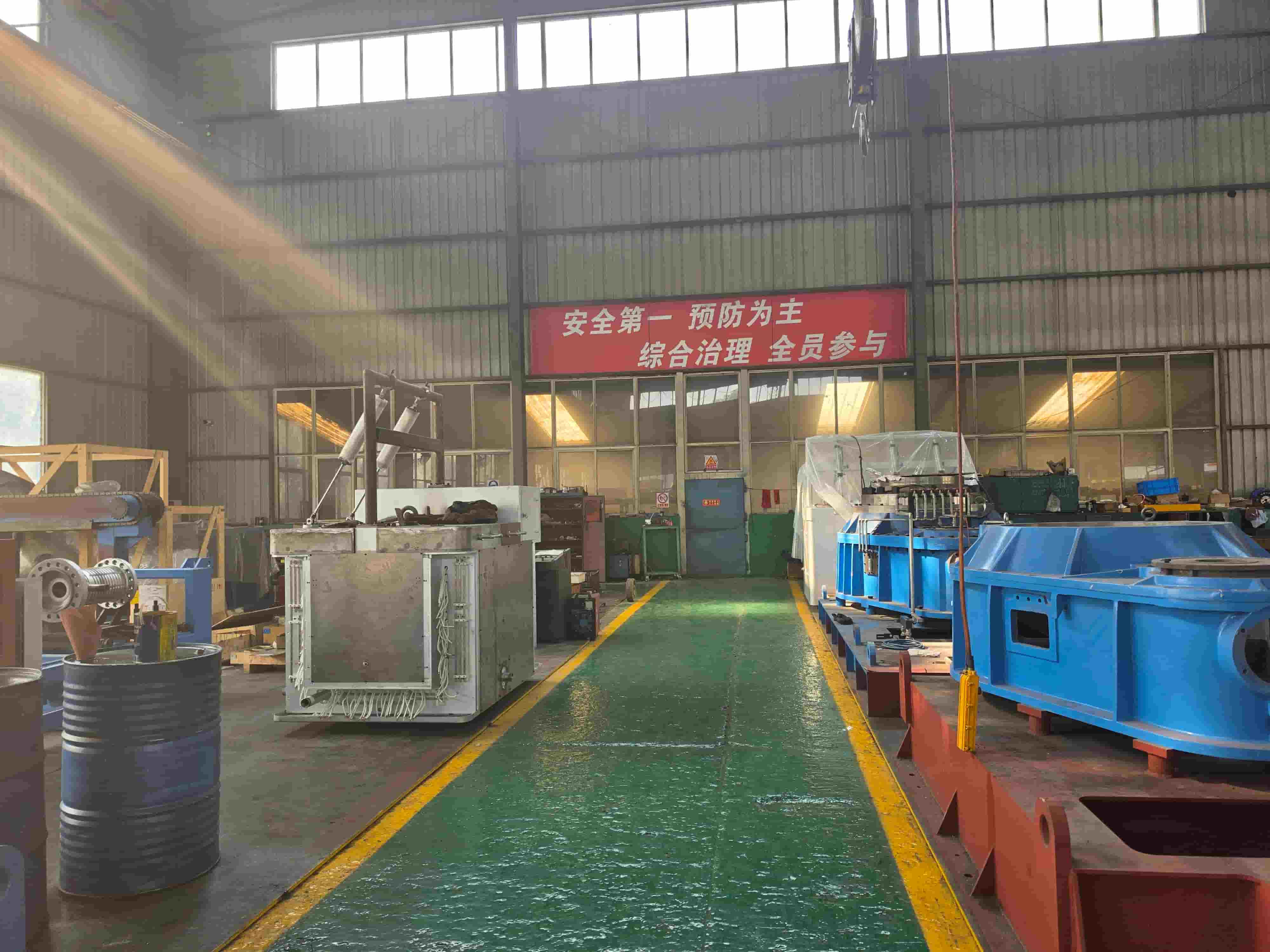 The lead extruders for overseas customers are being assembled separately.
