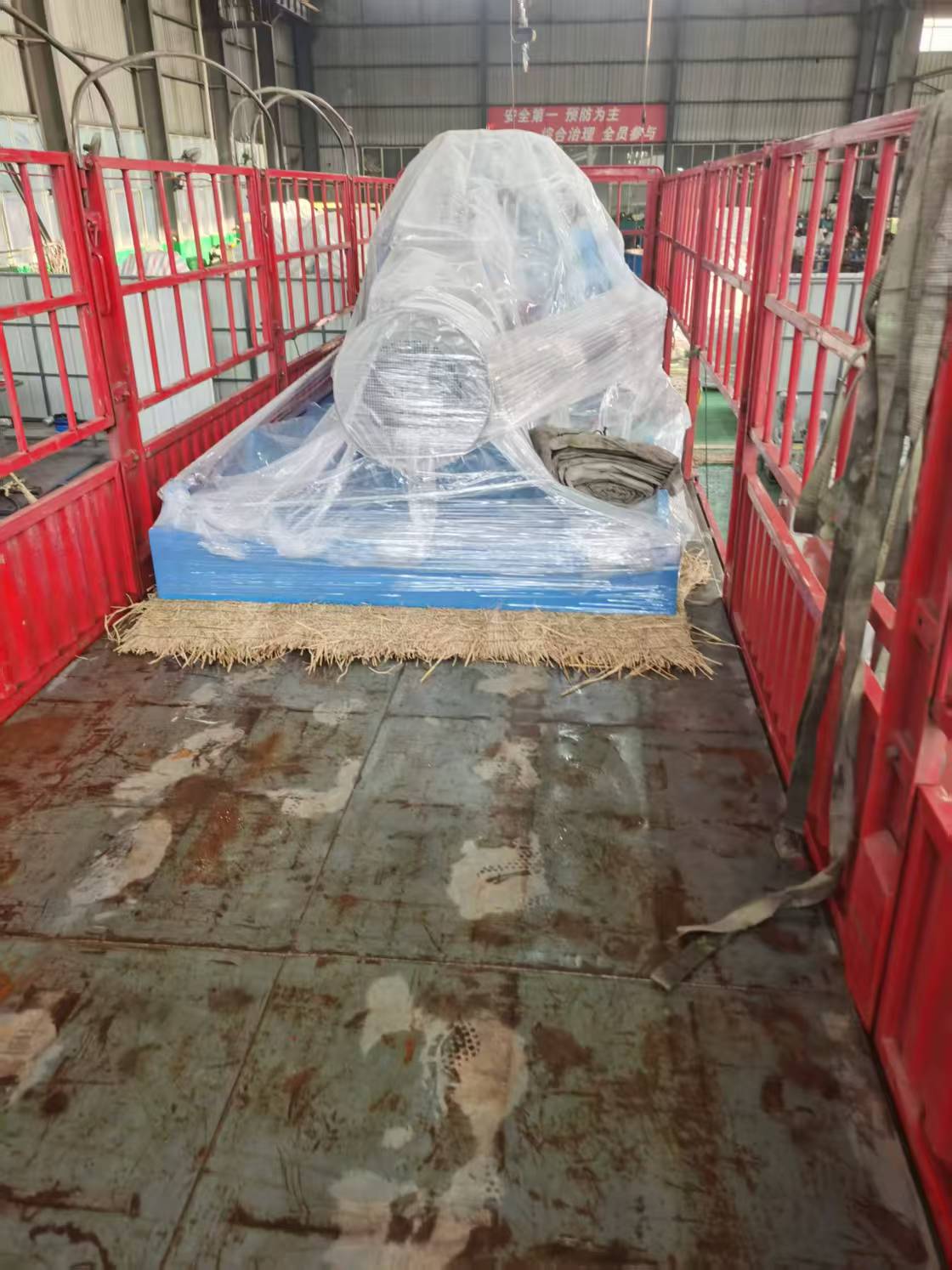 Today, two lead extruding machines of our company are being shipped to the Far East Submarine Cable, a renowned enterprise in China! 