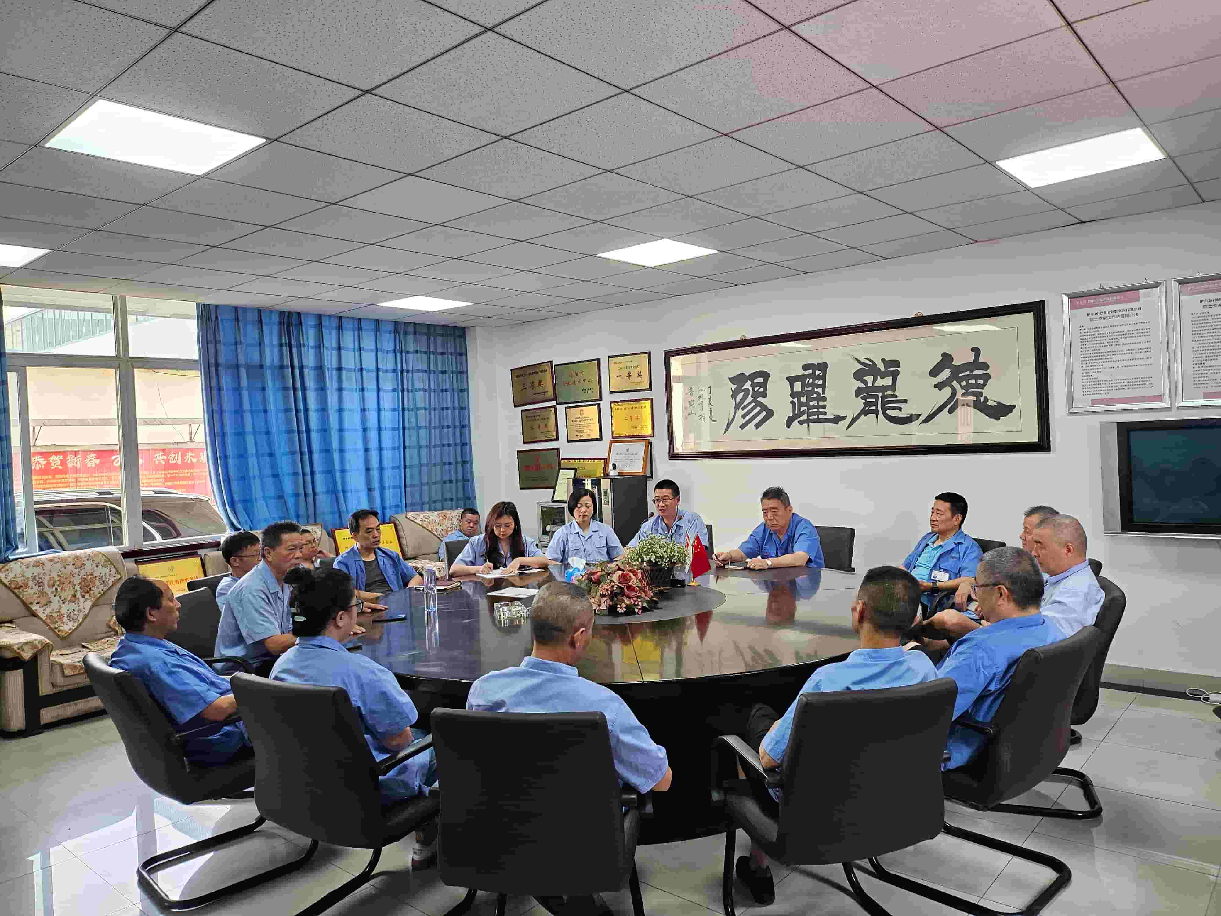In the Friday regular meeting, ensuring safe and high-quality production is the top priority.